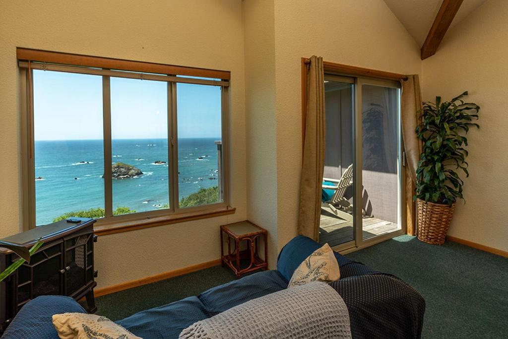 Turtle Rocks Oceanfront Inn Trinidad Ngoại thất bức ảnh